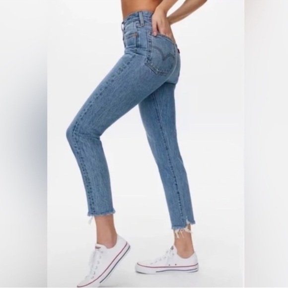 Levi’s Wedgie Icon Fit Jeans Light Wash Size 27 Women’s 100% Cotton Raw Hem - Picture 1 of 11